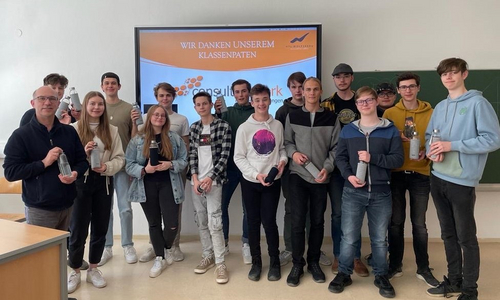 consultnetwork unterstützt Patenklasse der HTL Wolfsberg mit Trinkflaschen aus Glas